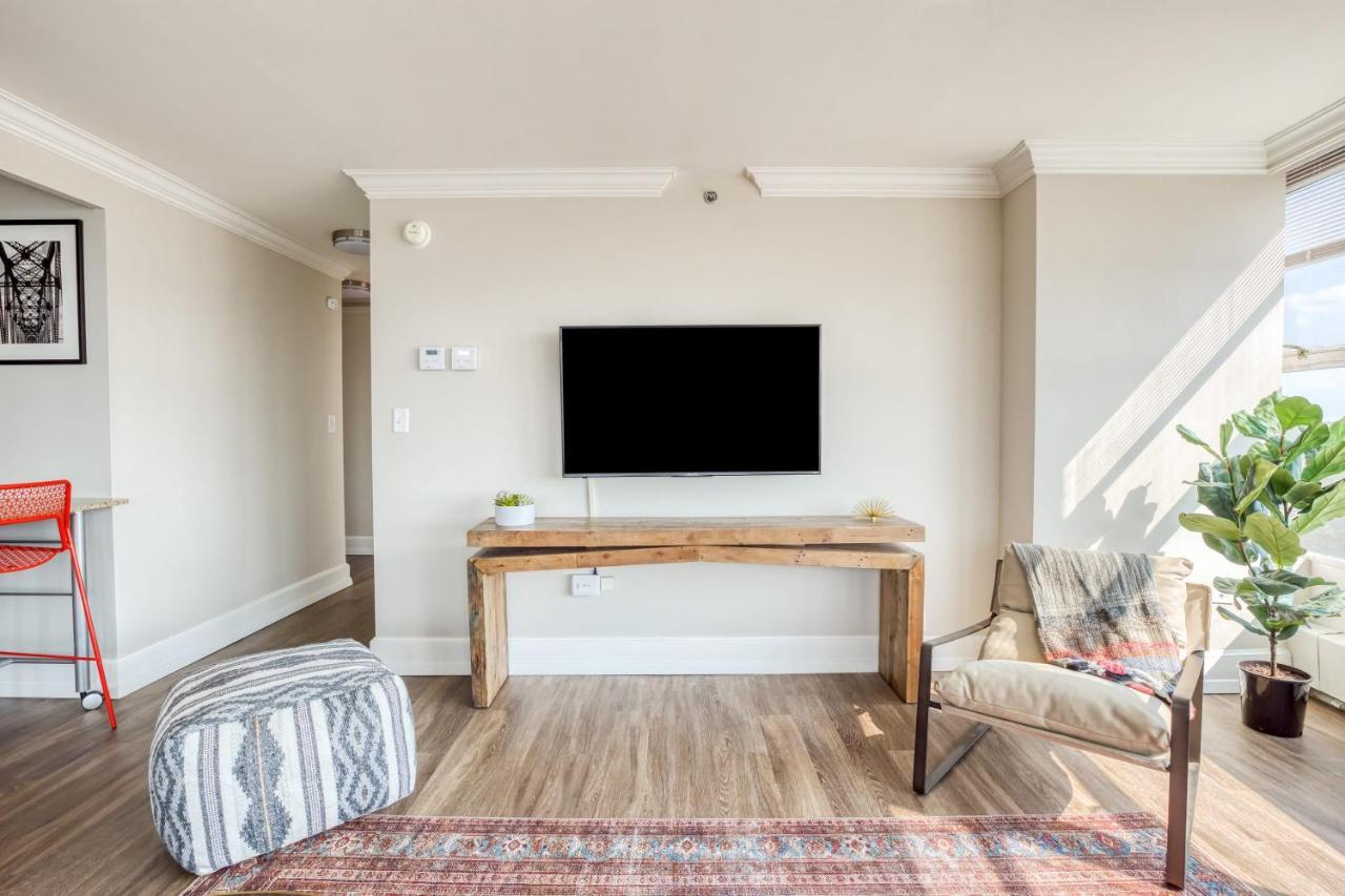 Cozysuites 800 Tower 1Br With Gym! 10 Louisville Bagian luar foto