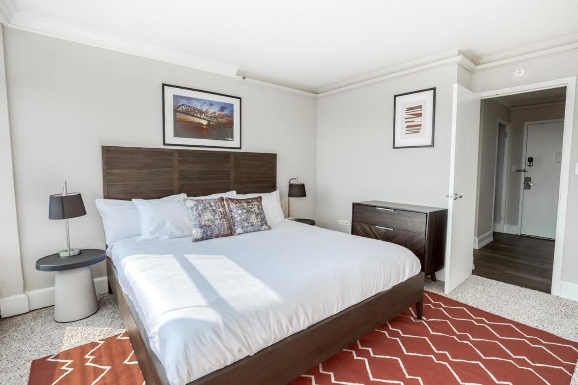 Cozysuites 800 Tower 1Br With Gym! 10 Louisville Bagian luar foto